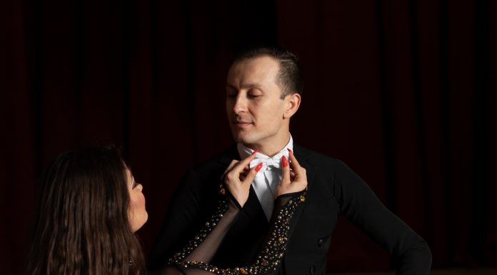 Cum au devenit serviciile de escorting o formă de „wellness emoțional” pentru bărbații singuri